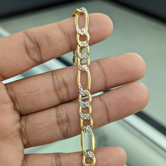 10kt Real Gold Figaro Diamond Cut Bracelet 8.1mm 8 Inch - Picture 3 of 11